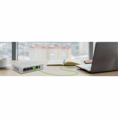 ZYXEL GS1005HP 5 Ports Ethernet Switch - Gigabit Ethernet - 1000Base-T - Silver