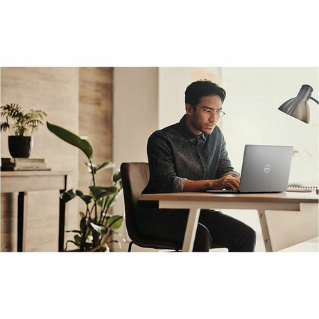Dell Latitude 7000 7450 35.6 cm (14") Notebook - Full HD Plus - Intel Core Ultra 5 135U - vPro Technology - 16 GB - 512 GB SSD - English (UK) Keyboard - Titan Gray
